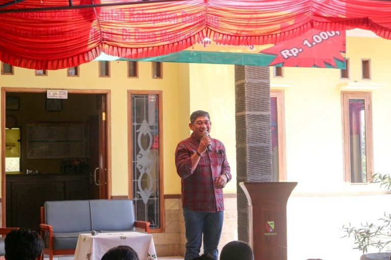 Kamar Dagang dan Industri (Kadin) Kabupaten Bandung tidak terlalu khawatir dengan prediksi krisis ekonomi global akibat wabah corona